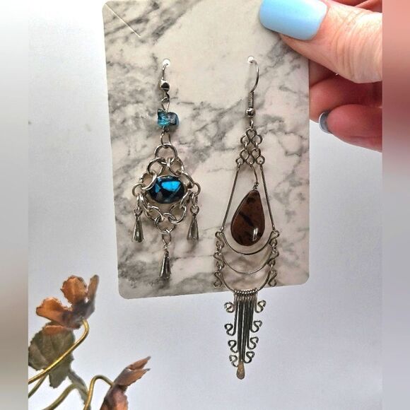 "5/$25" Mismatched Southwestern Silvertone Brown/Turquoise Dangle Earrings - Picture 1 of 8